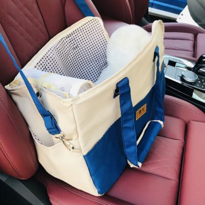 sac-de-transport-pour-chien-bleu-voiture